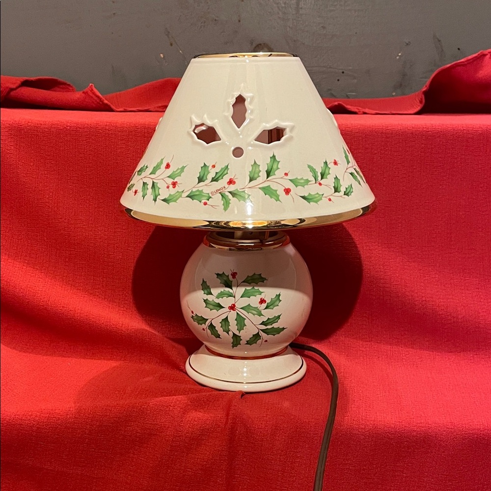 Festive Lenox Holly Table Lamp